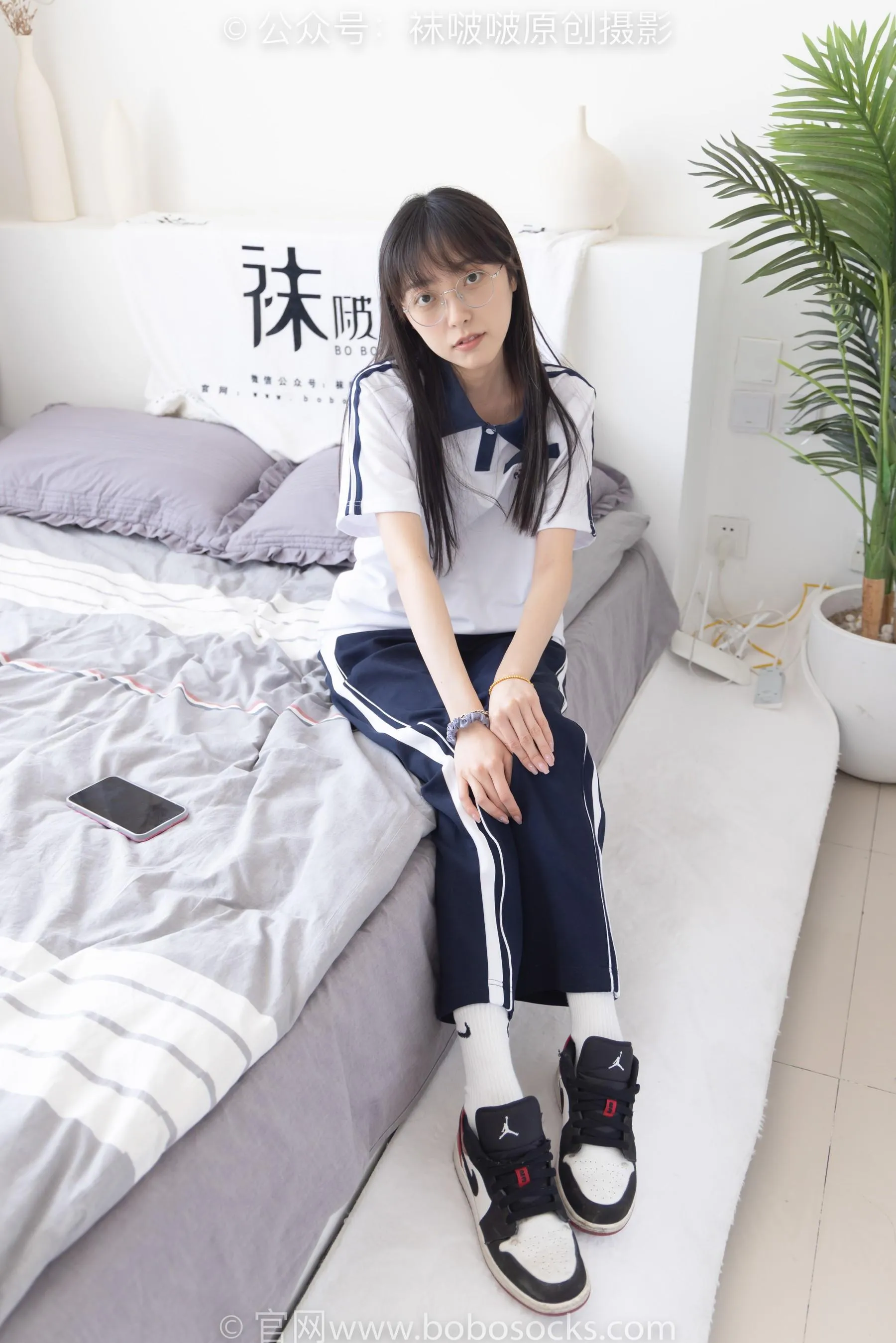 [BoBoSocks袜啵啵]NO.207 稚予-aj板鞋、白棉袜、油亮白丝、校服裤里丝 [87P]插图